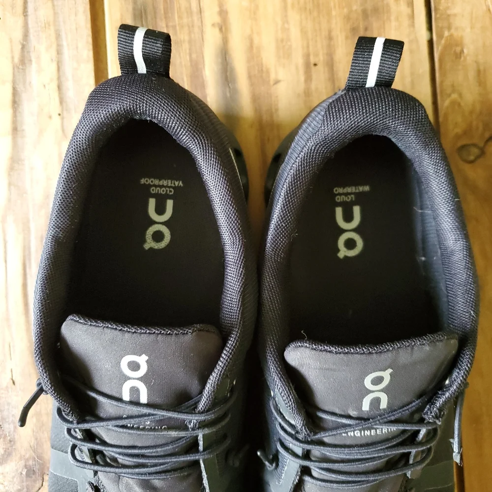 On Running Cloud 5 Waterproof all Black Men's Sneaker Size 8.5